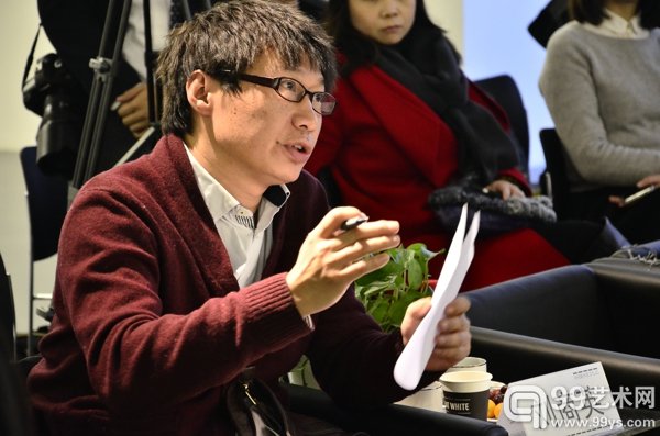 艺术家刘商英