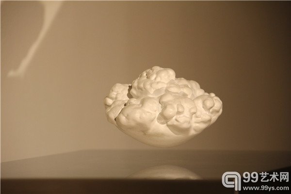 活动现场呈现《浮云》系列作品