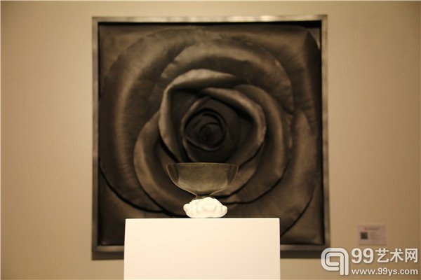 活动现场呈现《玫瑰》系列作品