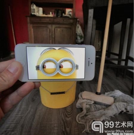 艺术家玩错位摄影 电影与现实场景完美融合