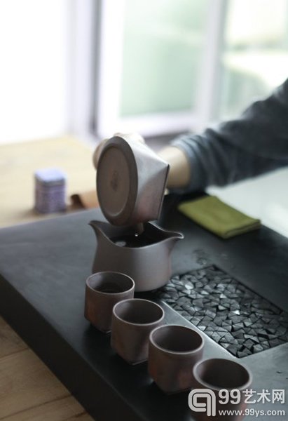 赞松茶盘