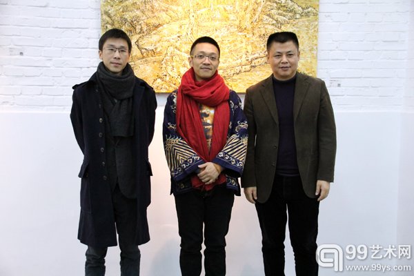 策展人盛葳（左）、艺术家漆驭天（中）、5艺术中心负责人吴彬（右）