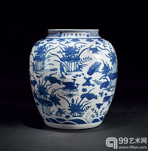明嘉靖青花莲池鸳鸯纹大罐 “大明嘉靖年制”款 高38cm 直径20.4cm