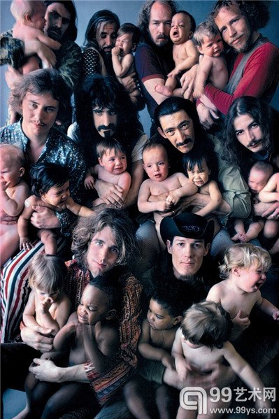 发明之母乐队THE MOTHERS OF INVENTION “这是我最喜欢的作品之一。里面其中有一些是乐队成员的孩子,但镜头之外却是一群非常紧张的妈妈。”