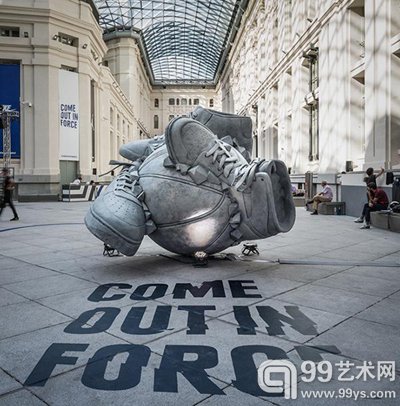 耐克与知名艺术家联合设计概念雕塑