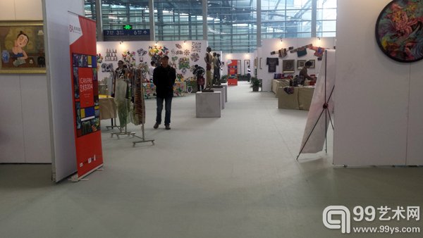 艺术深圳现场德美艺嘉展示的艺术衍生品