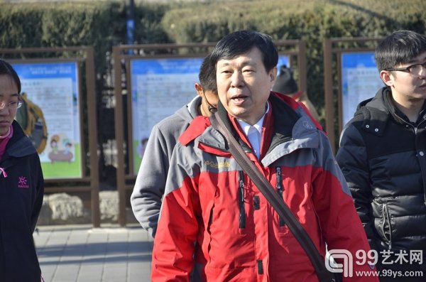 艺术家陈源初