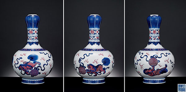 清乾隆青花釉里红狮子绣球图蒜头瓶 成交价：RMB 7,245,000