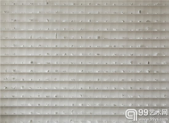 庞智卿《心的形状2014-10月》162x122cm 泥瓷高温烧制 2014