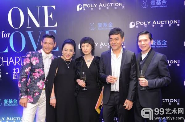 向生、向太、向佐与刘青云伉俪合照