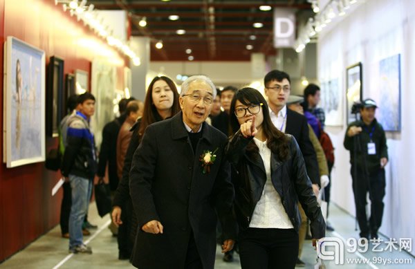 中国美协名誉主席靳尚谊先生在第三届大艺博优秀青年艺术家评选现场
