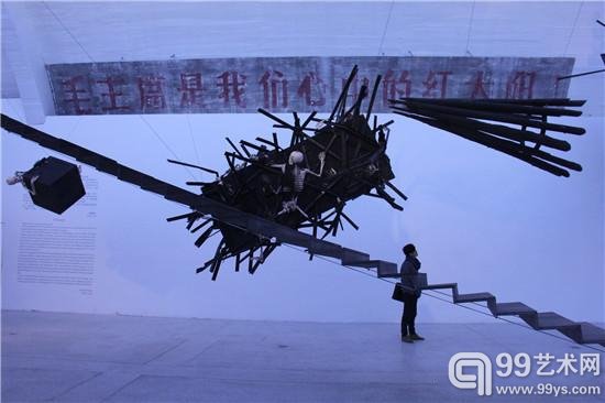 艺术家李飒作品《我们在虚无之上来回摆动着》