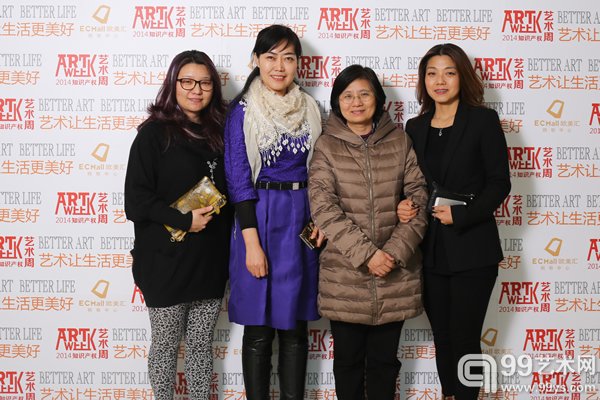 左起新中关副总盛玉洁、艺术版权总编林莉、海淀区商委副主任游笑歌、欧美汇运营总监王素萍