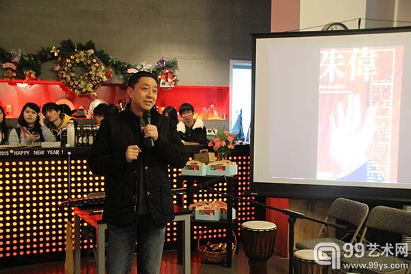 策展人、南艺美术馆馆长李小山在开幕式上讲话
