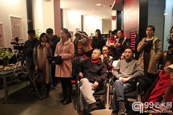 开幕现场观众如潮参与平安夜派对