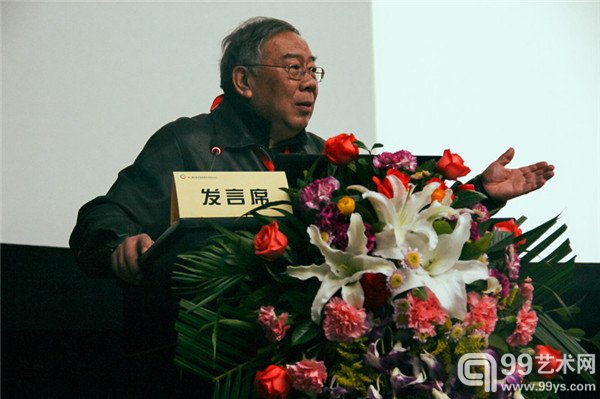 上海师范大学美术学院教授、教育部《美术课程标准》课题组核心成员王大根现场演讲
