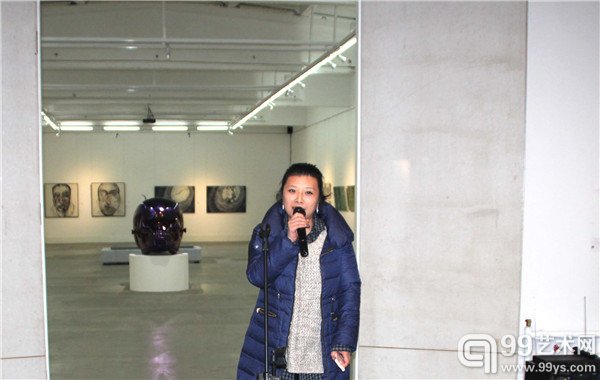 分展览“微观的力量和行动中的反抗”策展人孙彤女士（凤凰艺都经理）