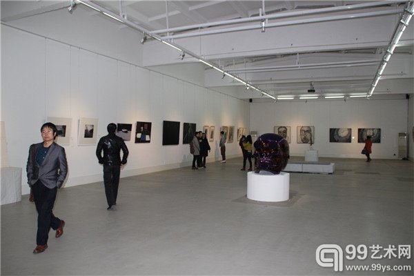 生命思辨和终极关怀 策展人 赵轶