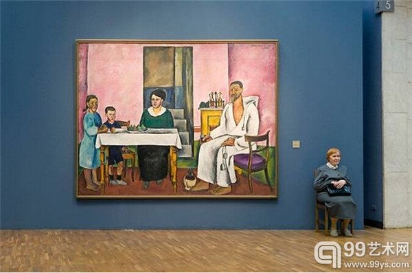 俄罗斯美术馆里的另类风景——守护艺术品的俄罗斯大妈