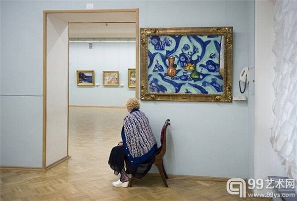 俄罗斯美术馆里的另类风景——守护艺术品的俄罗斯大妈