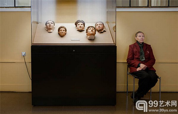 俄罗斯美术馆里的另类风景——守护艺术品的俄罗斯大妈