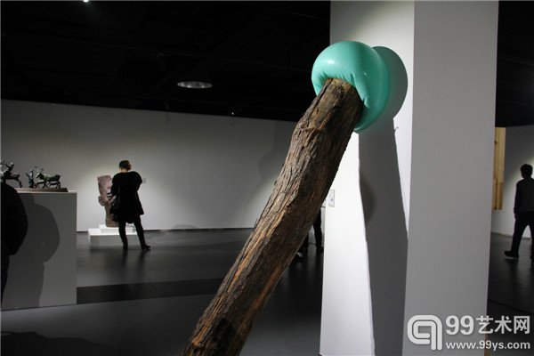 活动现场呈现艺术家作品