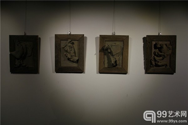 活动现场呈现艺术家作品