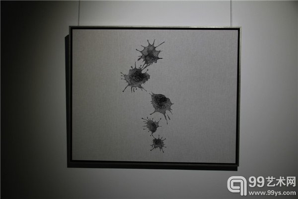 活动现场呈现艺术家作品