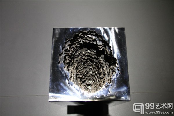 活动现场呈现艺术家作品