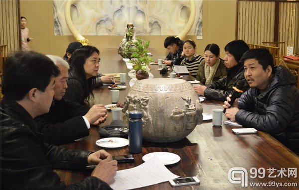 1月1日下午，国内著名策展人程美信、著名批评家岛子、朱其、著名画家蔡广斌等，参加了尚春观念水墨作品专题座谈研讨会。