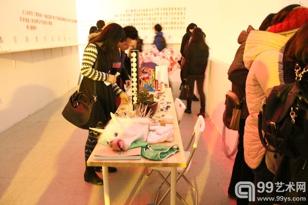 卢征远“合作公社”项目展览现场