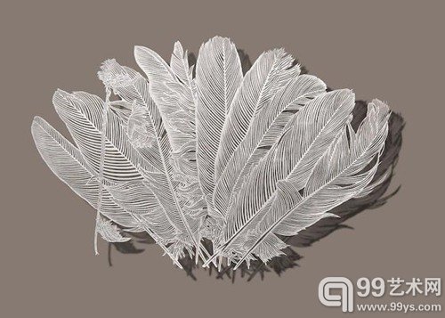 香港艺术家李宝怡(Bovey Lee)以精雕细琢的剪纸工艺惊艳了世界。精致复杂的画面,更显创作者的定力与耐心,李宝怡(Bovey Lee)借以现代科技的精准,结合了艺术家自身的涵养,对於现代社会的反思,向我们演绎了一件件精湛又充满寓意的装饰艺术作品!