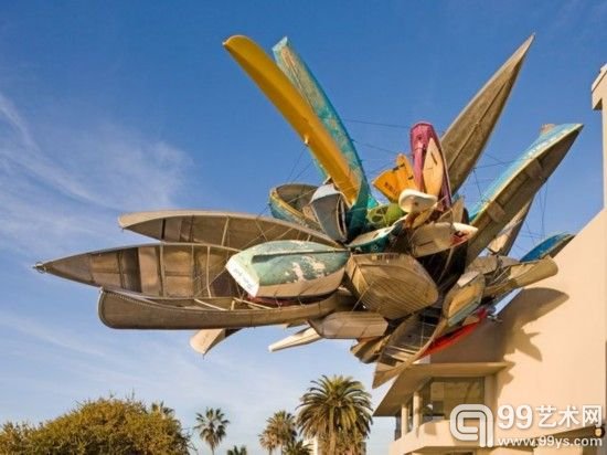 圣地亚哥当代艺术馆有很多别致的雕塑