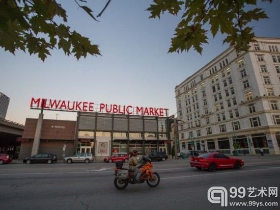 密尔沃基历史三区(Milwaukee`s Historic Third Ward)云集了各种艺术馆、剧院、精品屋、专营商店