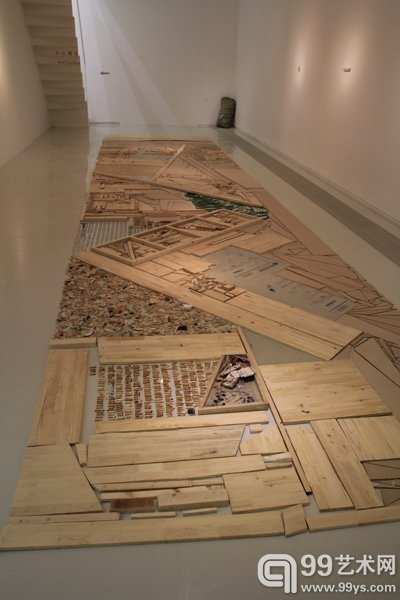 展览现场的作品材料