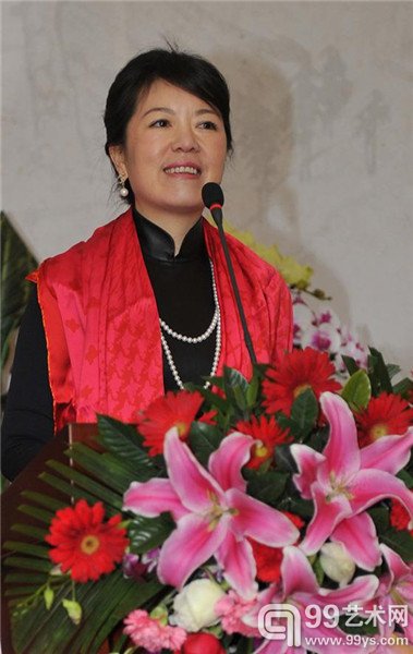 画家文蔚在开幕式上致辞