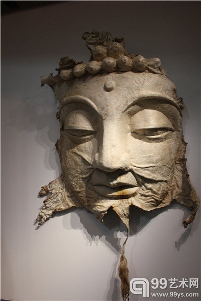 张洹 《佛脸》 牛皮 266 x 180cm 2010