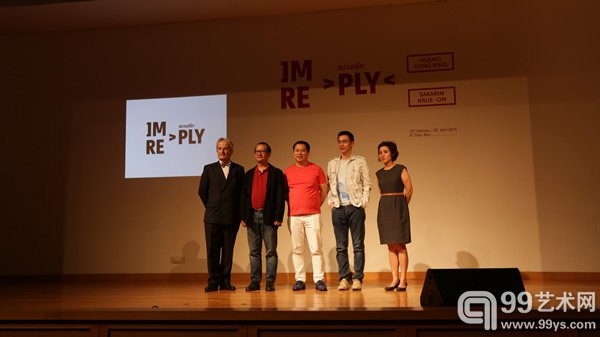 左起：法国使馆驻泰国大使Thierry VITEAU、泰国艺术家Sakarin Krue-on、当代唐人艺术中心创始人郑林、当代唐人艺术中心画廊总监陈冠润、Pichaya Suphavaniji(BACC策展部主任）