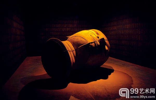 萨卡琳·克鲁昂，《黄色单纯》, 多媒体装置,可变尺寸, 2001年