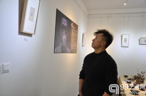 影视演员张笑君观看展览