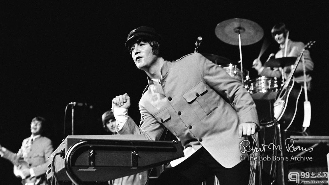 John Lennon plays keyboard with his elbow, Portland, Ore., August 1965
