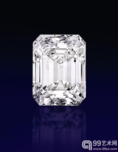 100 卡拉完美经典方形（Emerald Cut）钻石。