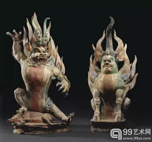 唐 彩绘镇墓兽一对高76.8 和 75公分 (30和 29寸)美元350,000-450,000Provenance: Christie’s New York, 24 March 2004, lot 135