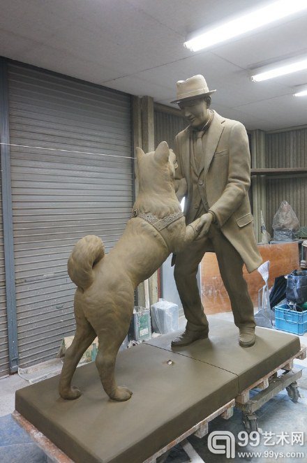 忠犬八公新雕像