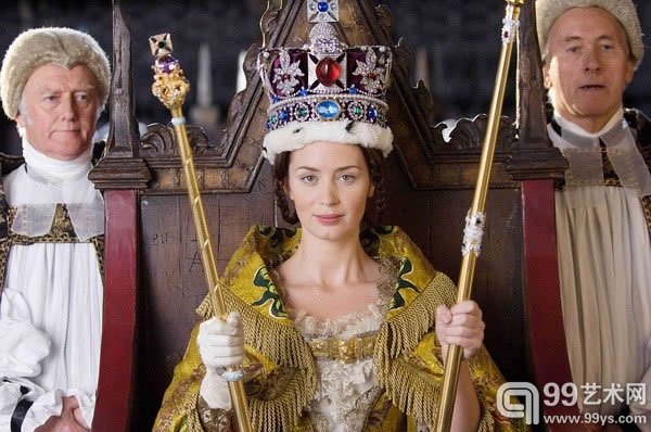 《灰姑娘》的服装设计不仅奢华美丽，且极度的贴合了人物的性格，可以称得上是完美之作，