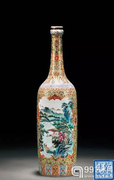 民国 黄地粉彩缠枝莲开光山水人物纹长颈瓶 高 28.4 cm “乾隆年制”款