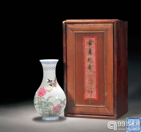民国 仿珐琅彩花鸟纹小瓶 高 12.8 cm “乾隆年制”款 带旧包装