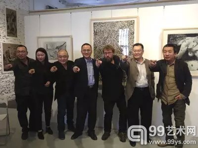 从左至右：参展艺术家焦志强，艺评家朱晴，琢壹工坊张东敏，NO装艺术网CEO郭宇宽，Anonymous Boh，策展人张桨，艺术家孙光华