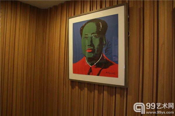 活动现场呈现的安迪沃霍尔版画