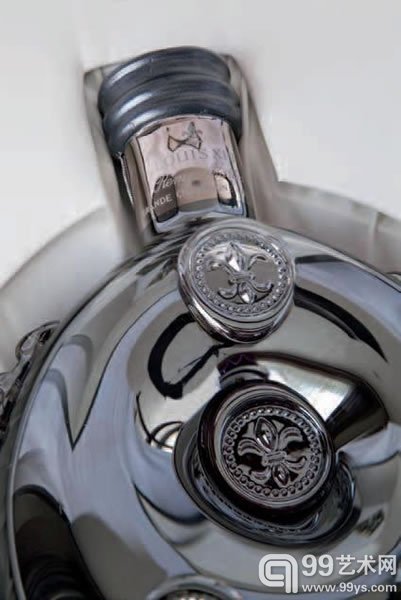人头马 路易十三黑珍珠 水晶瓶1.5公升装干邑ABV40% 1500ml 1瓶估价：HK$350,000-400,000US$44,900-51,300
